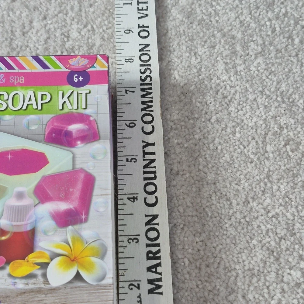 BMe Gem Soap Kit Age 6+ Beauty & Spa Make Your Own Soap Crafting For Kids New